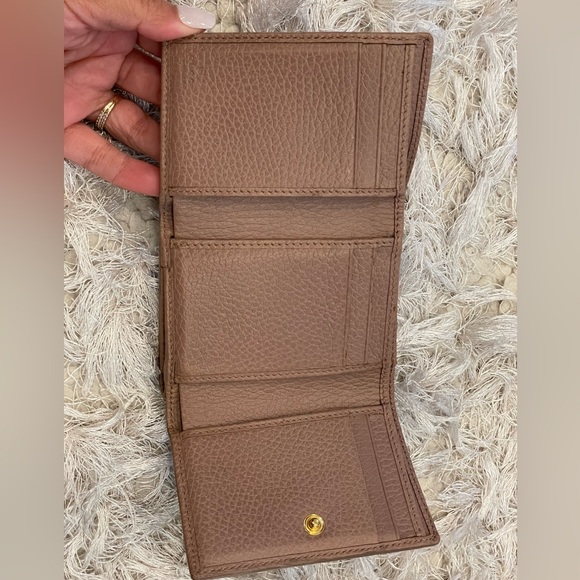 SOLD!!!! 💯 Gucci Trifold Wallet - Picture 6 of 8